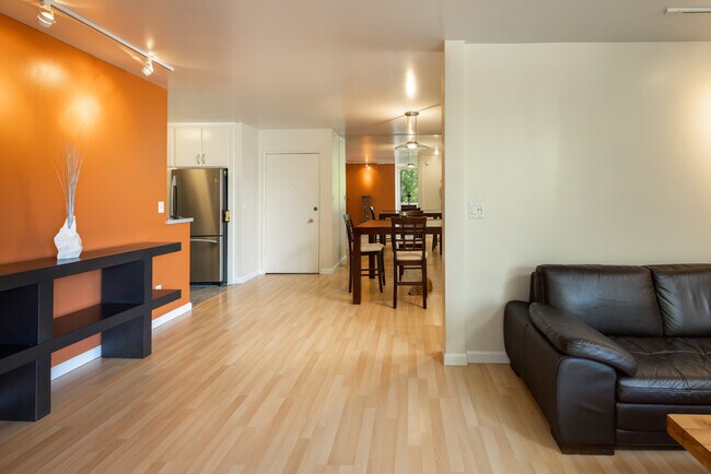 Foto del edificio - 11750 W Sunset Blvd