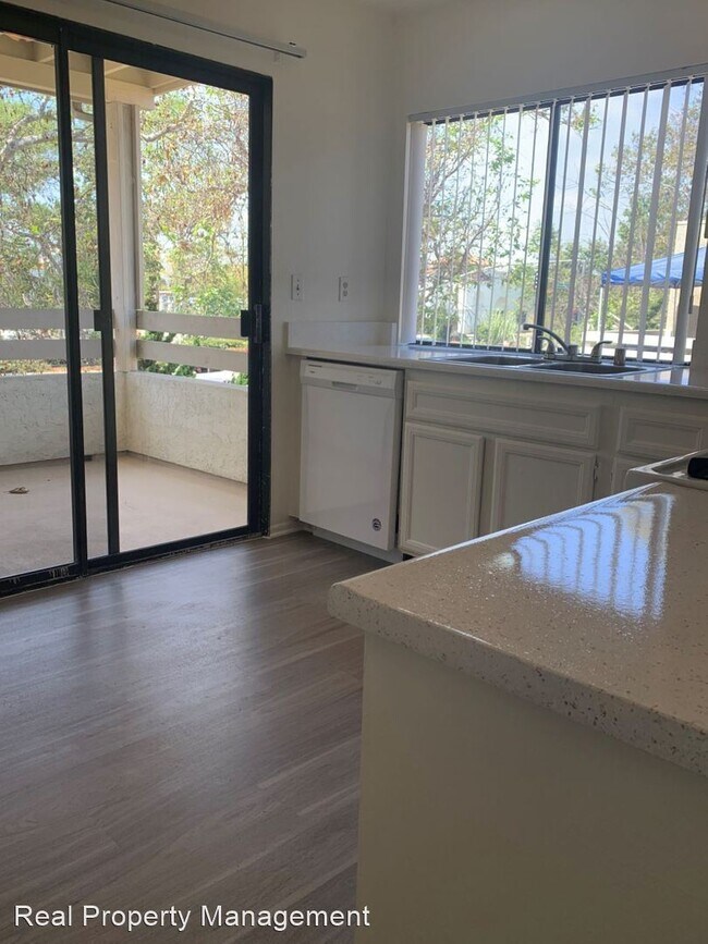 Building Photo - 167 Avenida Las Brisas