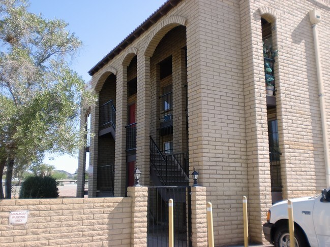 Building Photo - Townley Manor