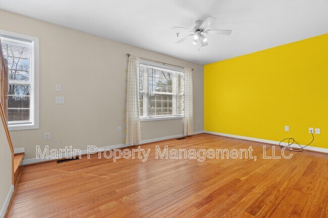 Building Photo - 179 Littleton Rd