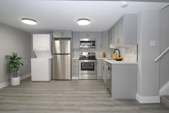 Building Photo - 8 A Springbrook Dr