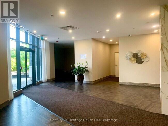 Building Photo - 7711-7711 Green Vista Gate