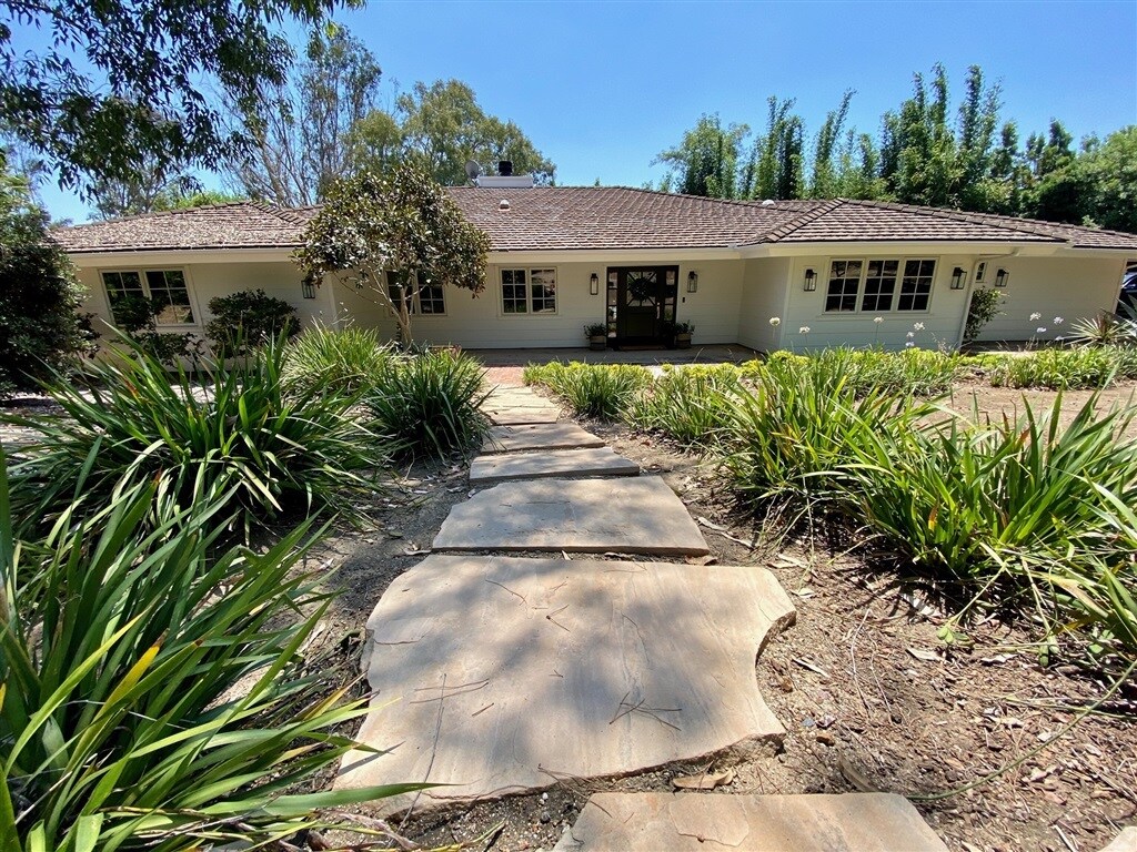Primary Photo - 17461 Rancho Del Rio