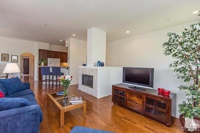 Foto del edificio - 2 Bedroom, 2 Bath Penthouse on second stor...