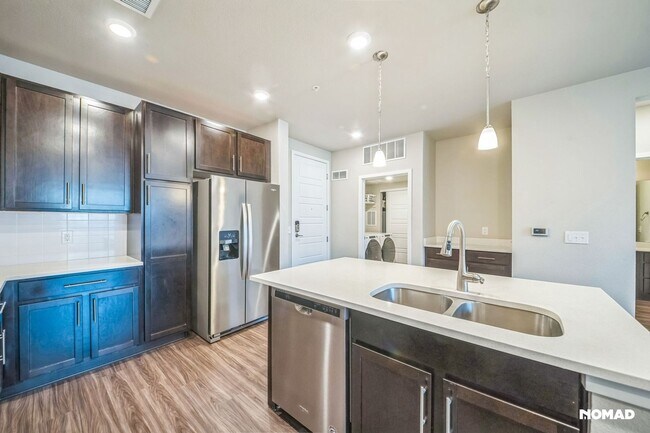Foto del edificio - Charming 2BR Condo in Littleton