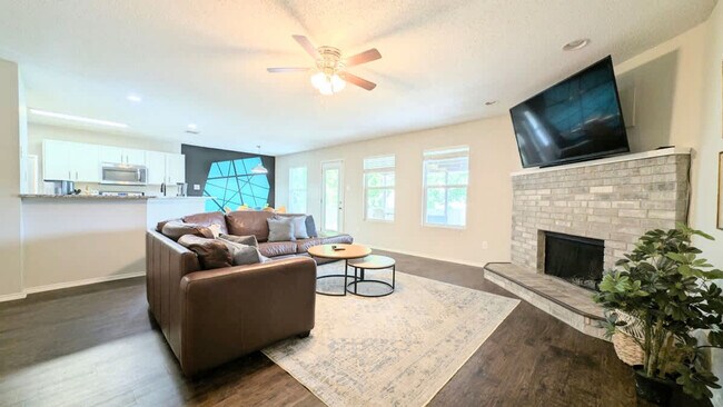 Building Photo - 2321 Teddy Roosevelt Dr