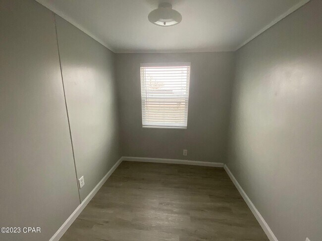 Foto del edificio - 4909 Lake Dr