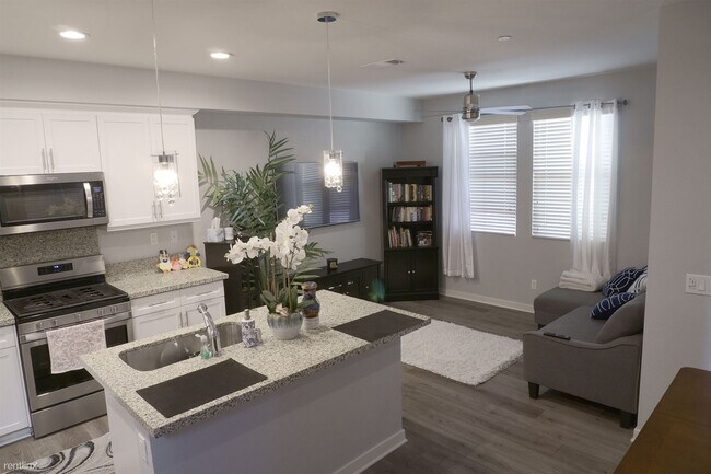 Building Photo - 3 br, 2.5 bath Townhome - 2076 Tango Loop ...