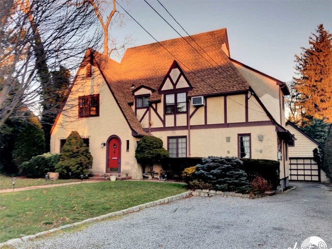 Building Photo - 110 Carman Ave