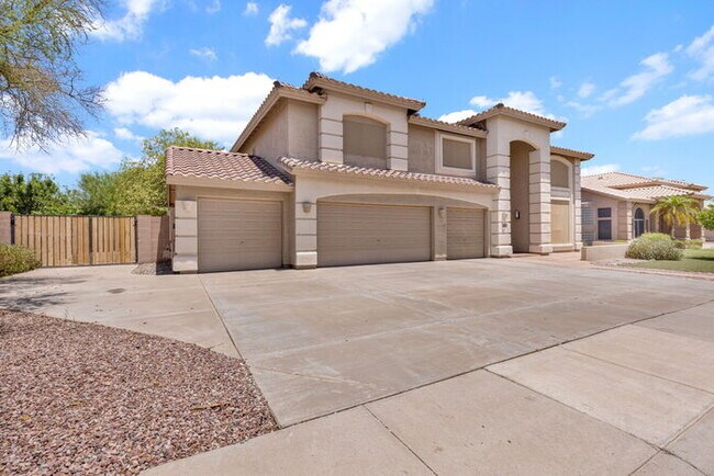 Building Photo - 1412 E Powell Way