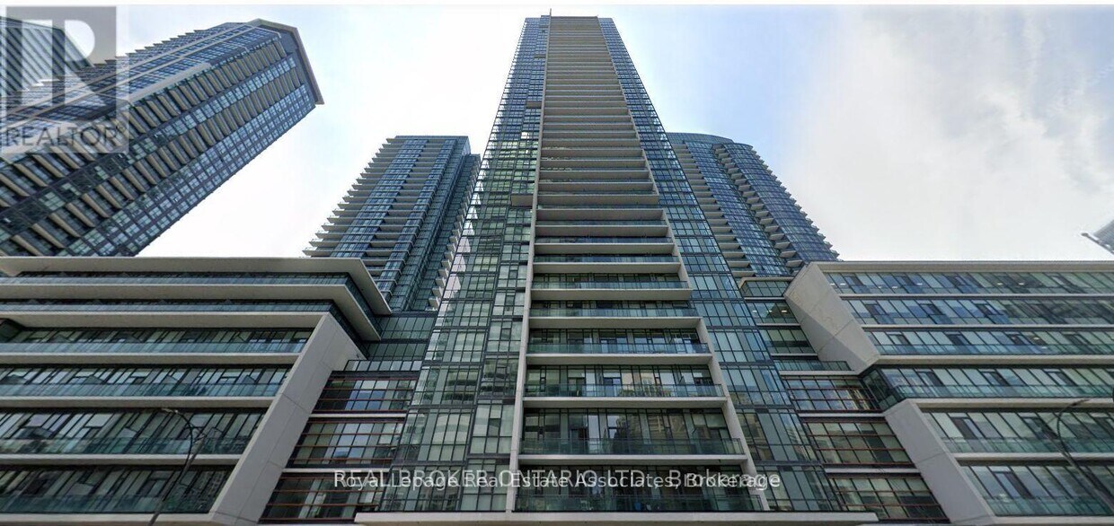 Photo principale - 4403-4403 Confederation Pkwy