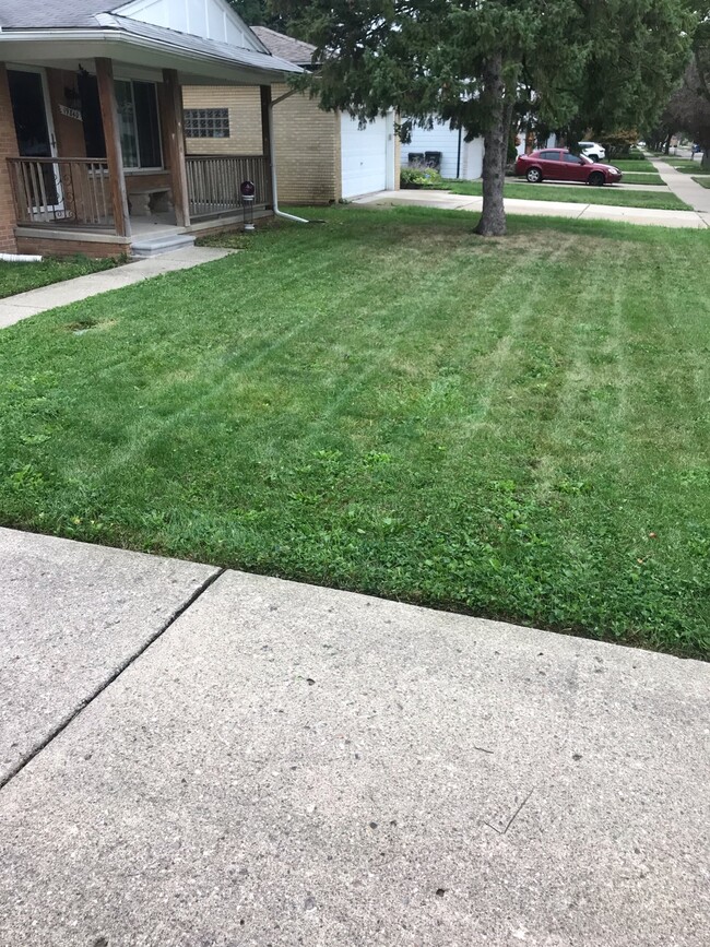 Front - 19840 Parkside St