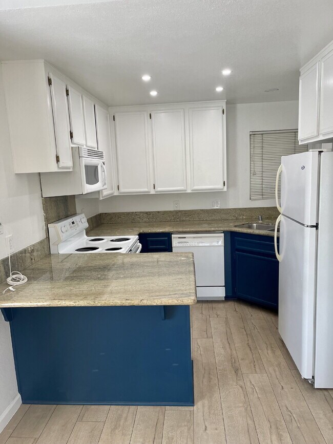 Foto del edificio - $2,990 - 2 Bed / 3 Bath Beautiful Condo in North Park