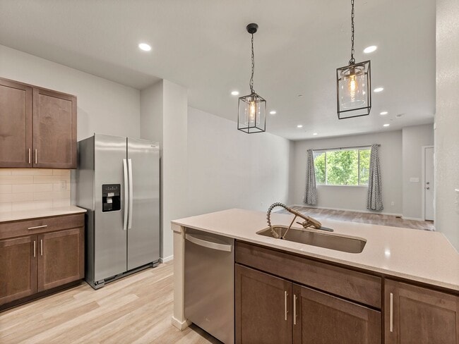 Foto del edificio - Beautiful 3 Bed 2.5 Bath Townhome in North East Fort Collins!