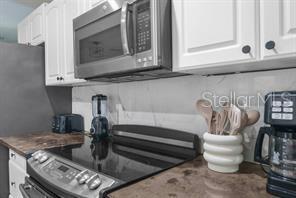 Foto del edificio - 13501 Whitby Rd