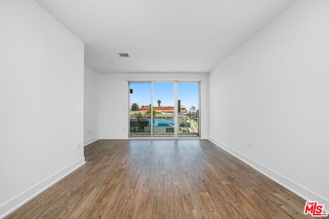 Foto del edificio - 1168 S Barrington Ave