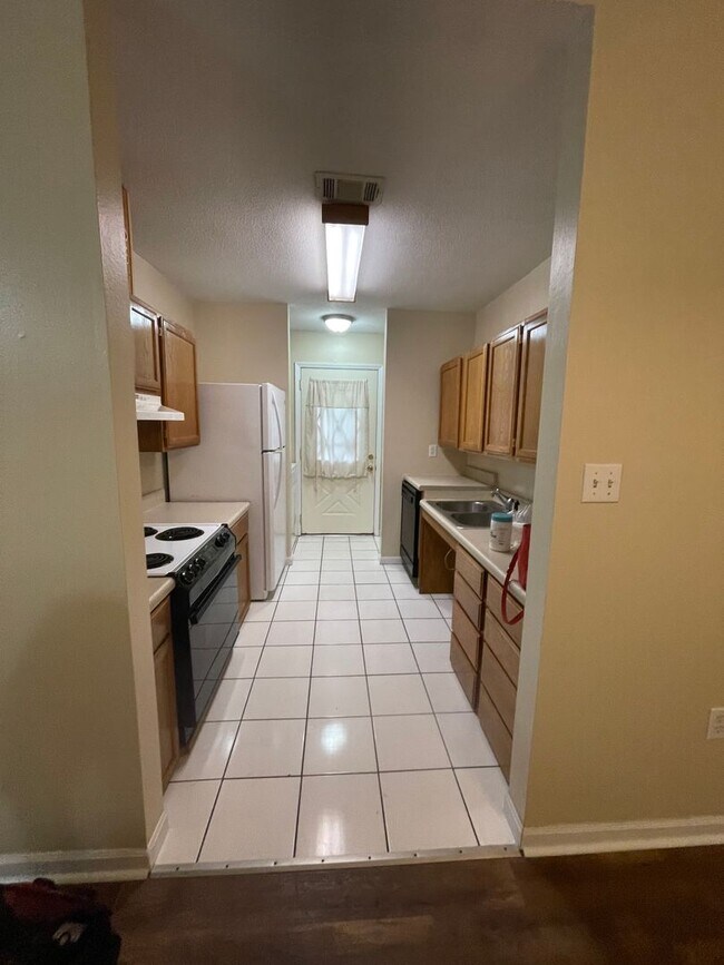 Building Photo - 803 Roy Street, Unit B
