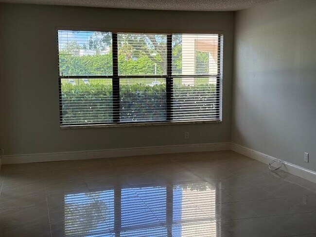 Foto del edificio - 2320 S Cypress Bend Dr