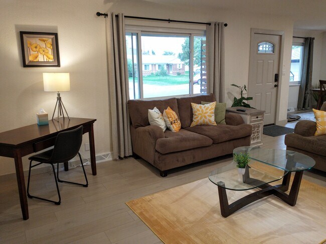 Foto del edificio - 3361 S Dahlia St