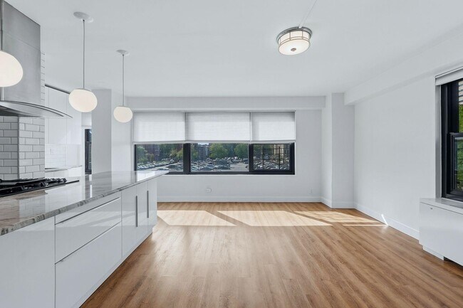 Foto del edificio - 135 Montgomery St