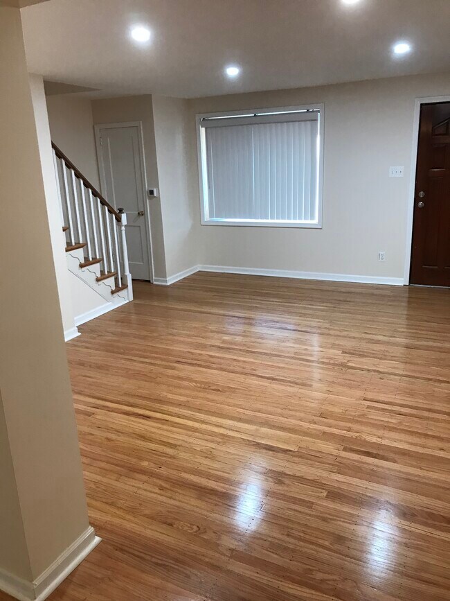 Foto del edificio - 3086 W Court Ave