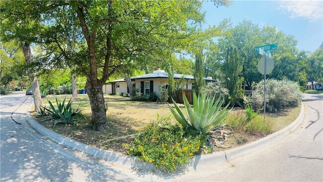 Foto del edificio - 4601 Parkwood Rd