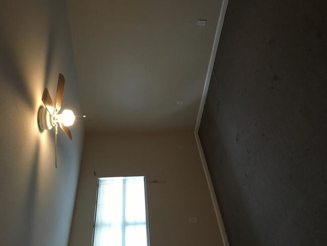 Building Photo - 8504 Deerfield Dr
