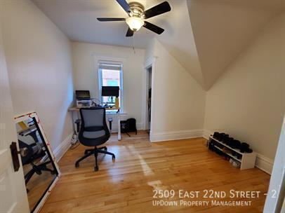 Foto del edificio - 2509 E 22nd St