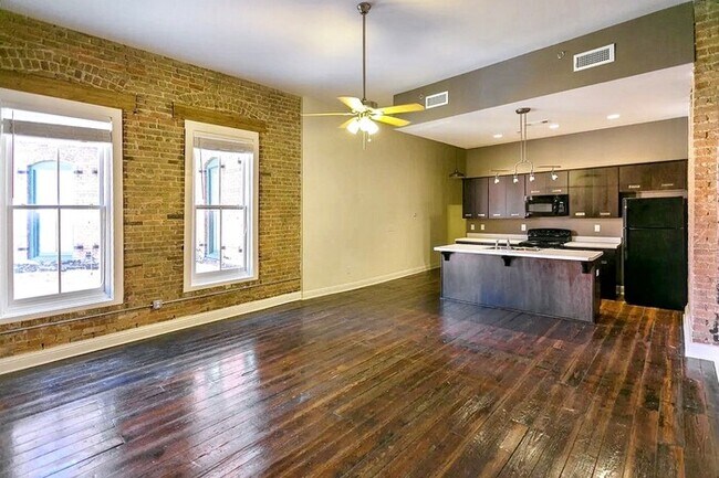 Foto del edificio - 215 N Court St