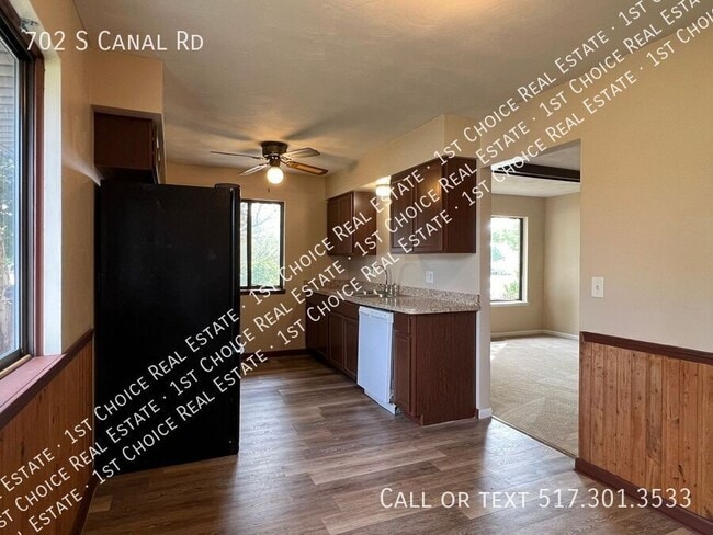 Photo - 702 S Canal Rd House
