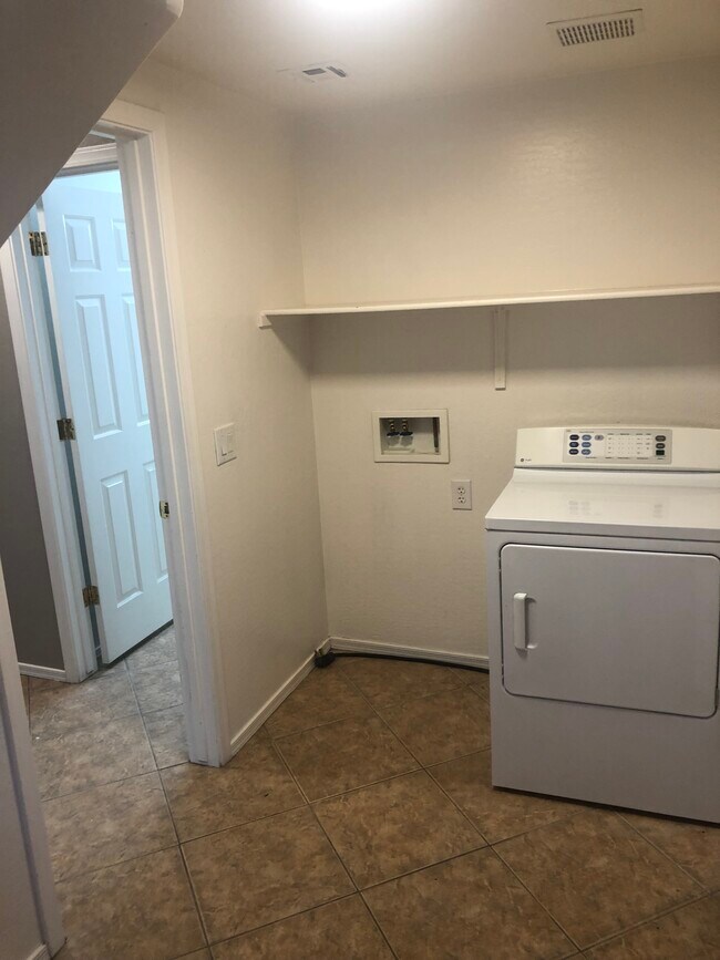 Building Photo - 3229 E Joseph Way