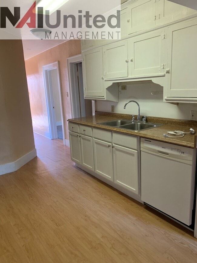 Building Photo - Schouten-S Fairmount Duplex