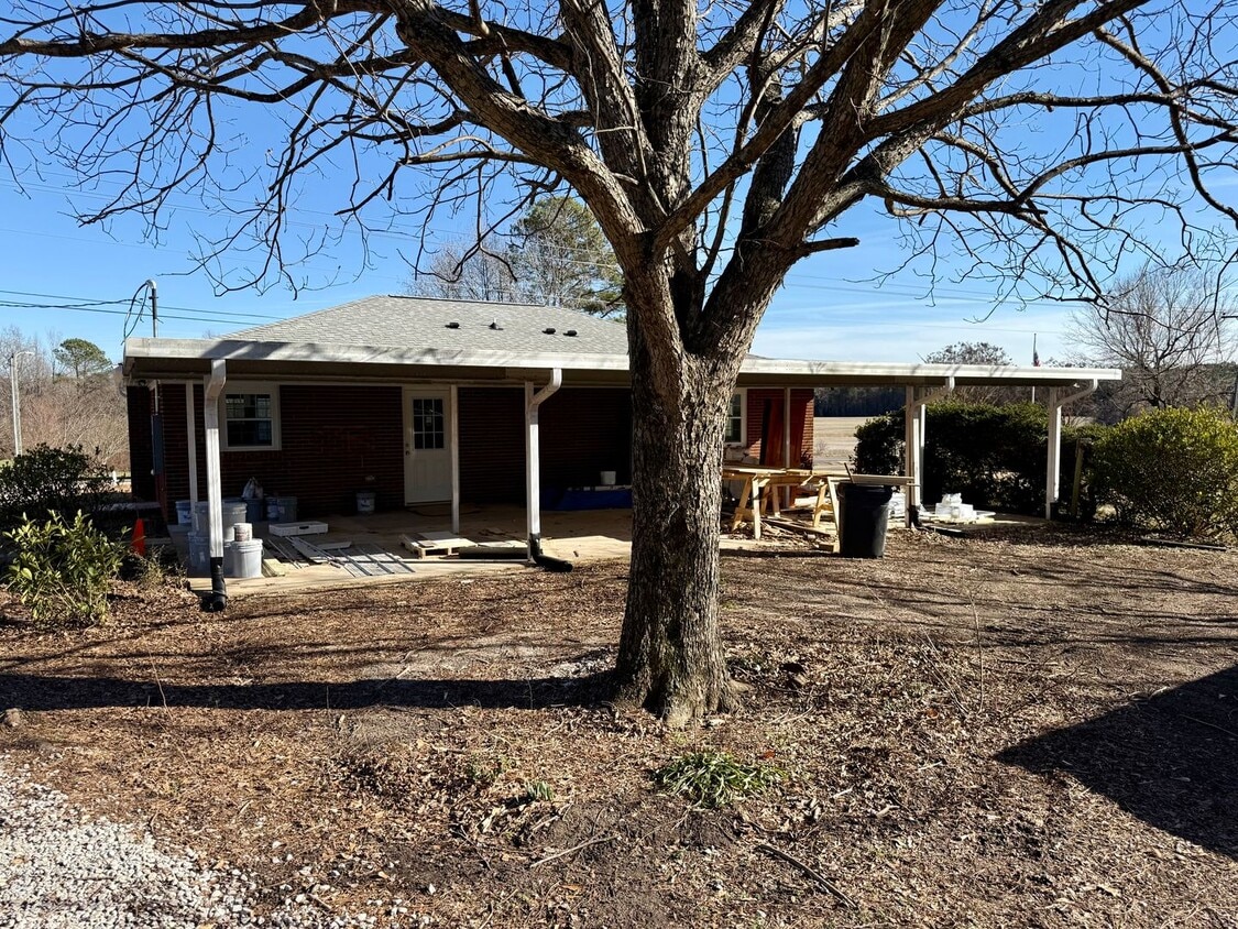 Building Photo - Single Family Ranch Completely Remodeled (with car port)