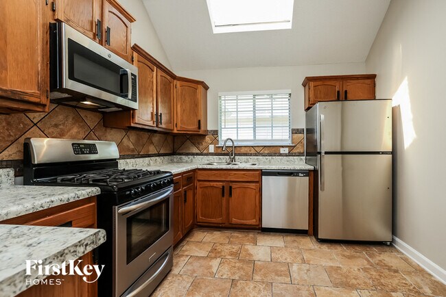 Building Photo - 5028 W Oak Highland Dr