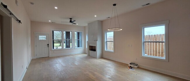 Foto del edificio - 111 Twin Oak Dr