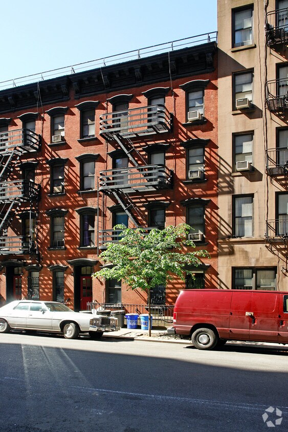 Foto del edificio - 224 W 17th St