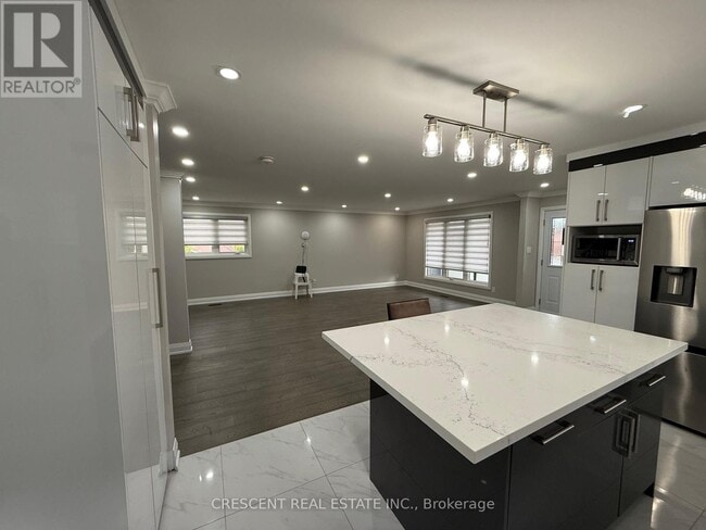 Building Photo - 3941-3941 Longo Cir