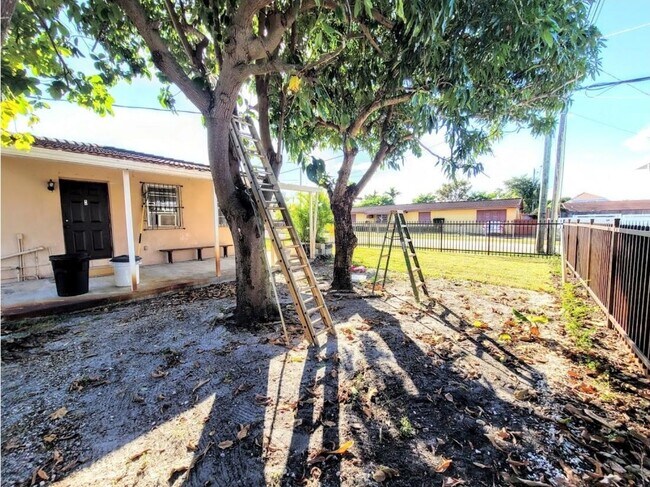 Foto del edificio - 5451 SW 5th Ter
