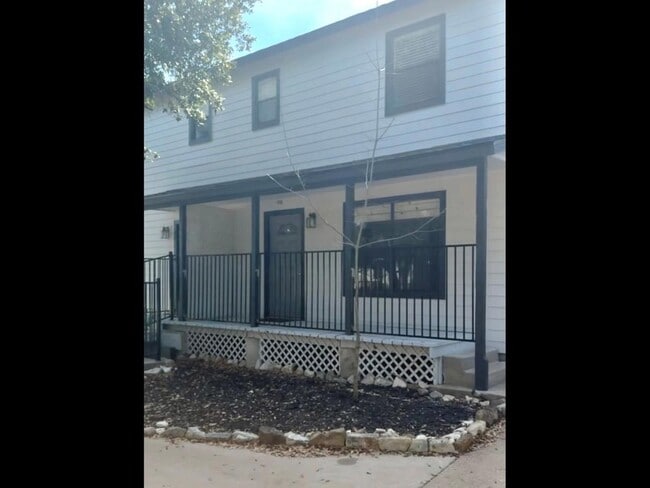 Foto del edificio - 15205 Cavalier Canyon Dr