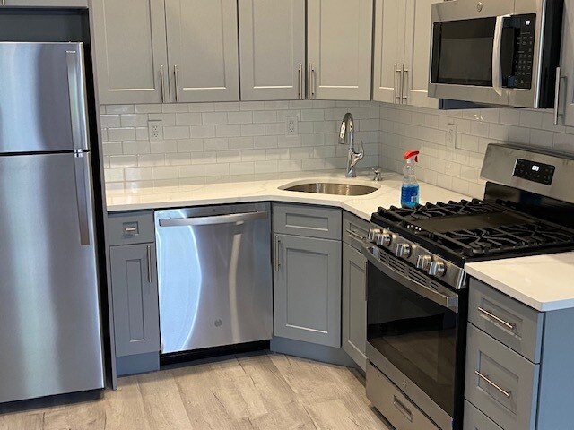 Foto principal - 445 Putnam Ave