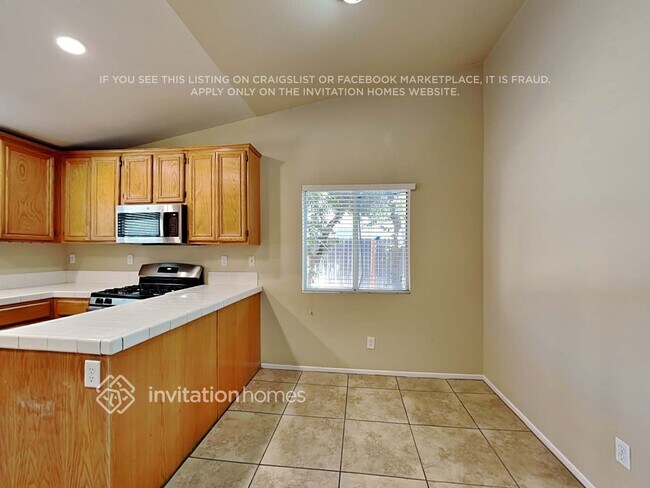 Foto del edificio - 2628 N Maple Ave