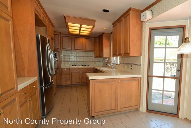 Building Photo - 6323 Avenida Cresta
