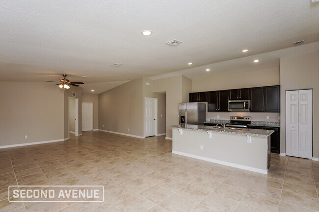 Building Photo - 489 Olsmar St