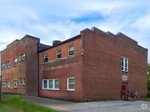 Building Photo - 100 School St