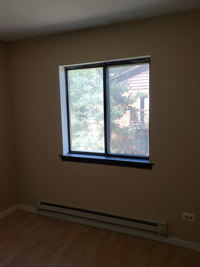 Foto del edificio - 1863 N Green Ln N