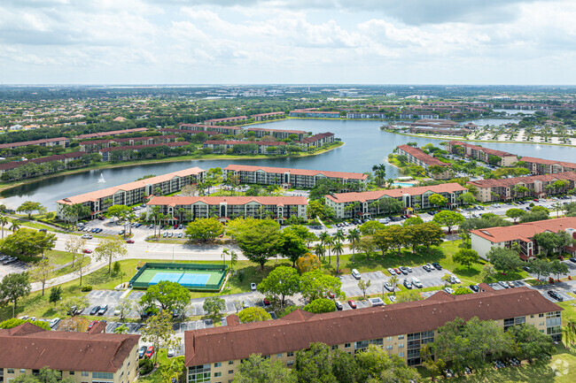 Building Photo - Hawthorne Condominium