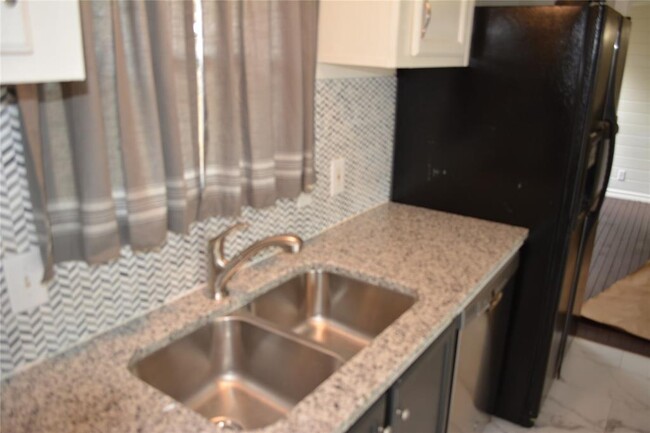 Building Photo - 13204 Enchanted Vista