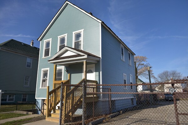 Building Photo - 632 S 13th Ave