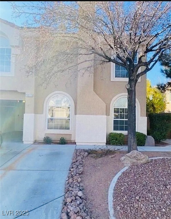 Foto principal - 10173 Quaint Tree St