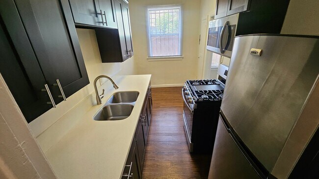 Foto del edificio - 1216 W Court St